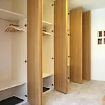 Jurijana - New 4-bedroom Triplex With Sauna & Garden דירה בוהין