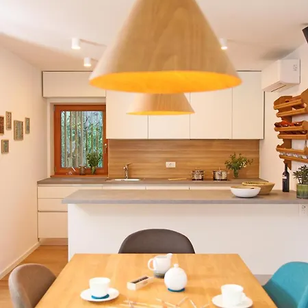 Apartman Jurijana - New 4-bedroom Triplex With Sauna & Garden