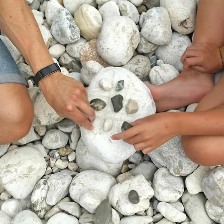 Jurijana - New 4-bedroom Triplex With Sauna & Garden דירה בוהין