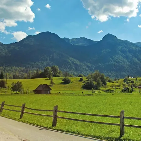 Jurijana - New 4-bedroom Triplex With Sauna & Garden *