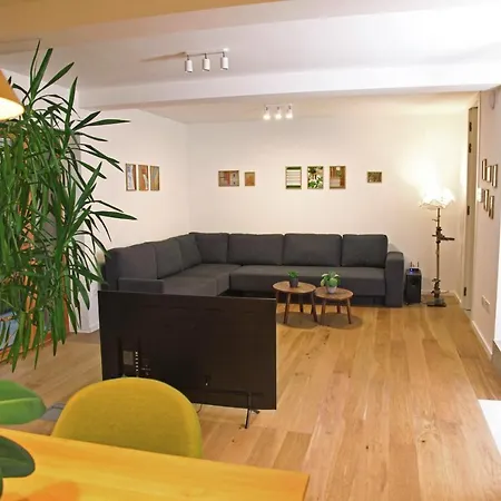 Jurijana - New 4-bedroom Triplex With Sauna & Garden Apartment