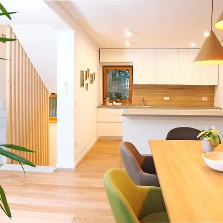 Jurijana - New 4-bedroom Triplex With Sauna & Garden