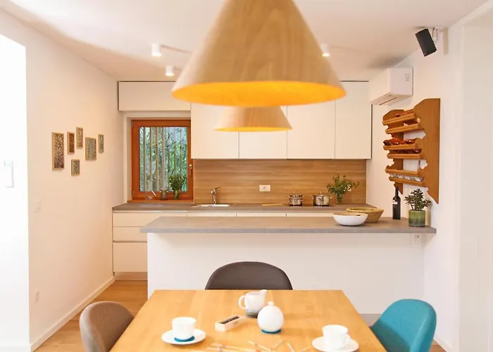 Apartmán Jurijana - New 4-bedroom Triplex With Sauna & Garden