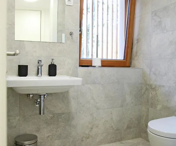 Jurijana - New 4-bedroom Triplex With Sauna & Garden *