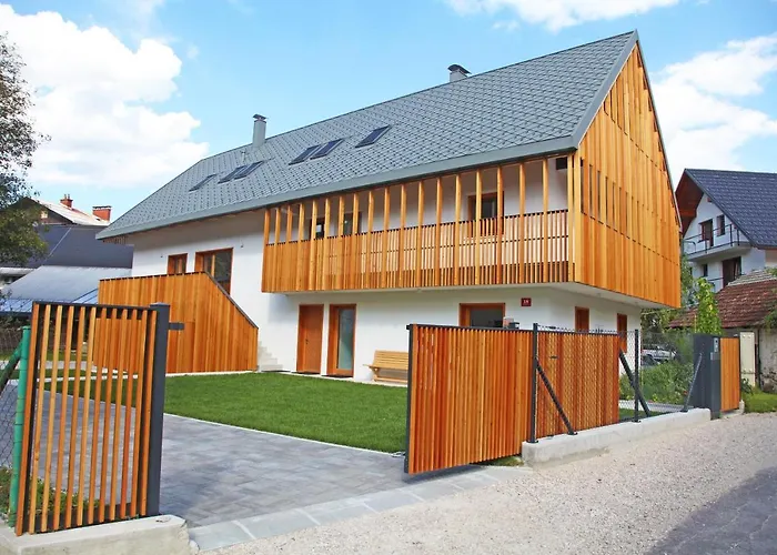 Jurijana - New 4-bedroom Triplex With Sauna & Garden Apartmán *