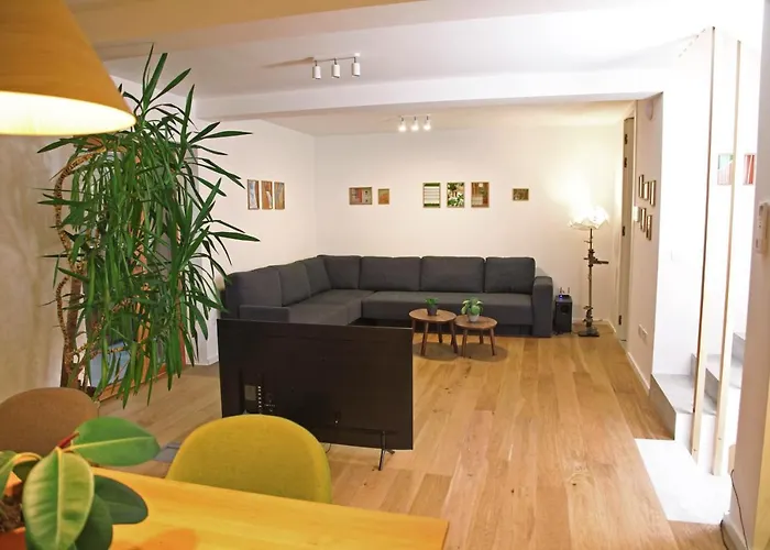 Jurijana - New 4-bedroom Triplex With Sauna & Garden Apartmán