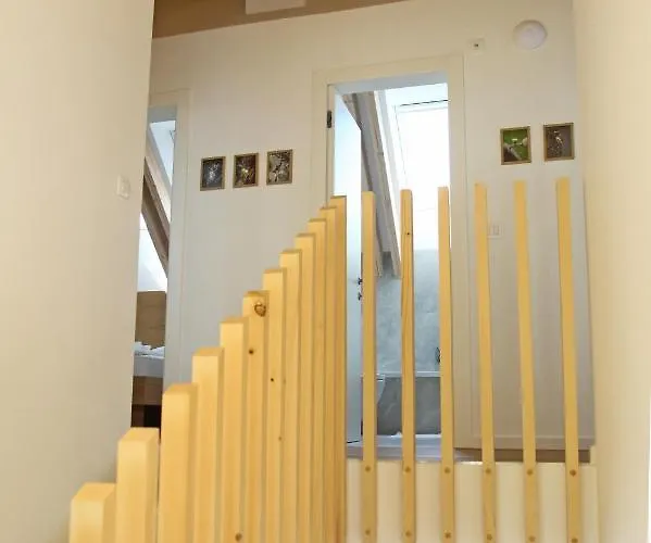 Apartmán Jurijana - New 4-bedroom Triplex With Sauna & Garden