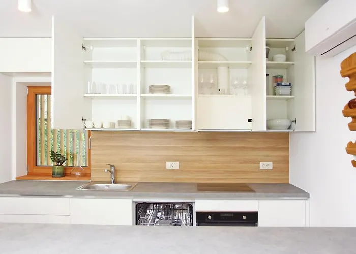 Jurijana - New 4-bedroom Triplex With Sauna & Garden *